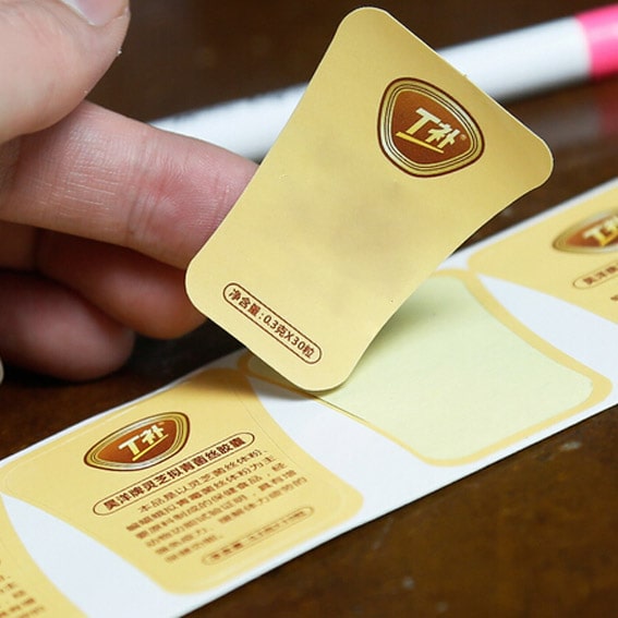 8.4x5.2cm Ebatlarında Kuşe Özel Kesim Etiket Baskı Fiyatları